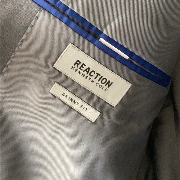 Kenneth Cole - Reaction - 42R Grey Suit - Picture 2 of 2